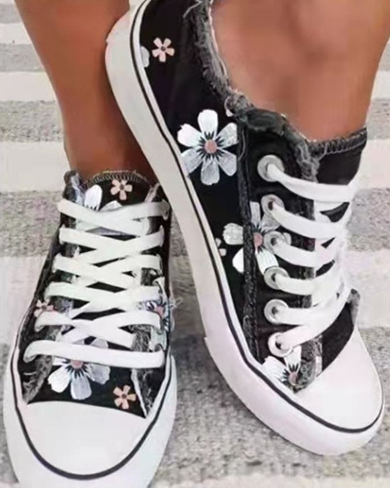 Heidi-Mode - Blumige Denim Sneaker