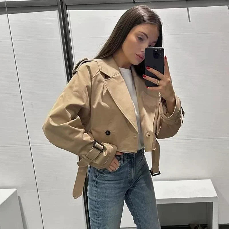 Heidi-Mode | Kurzer Trenchcoat