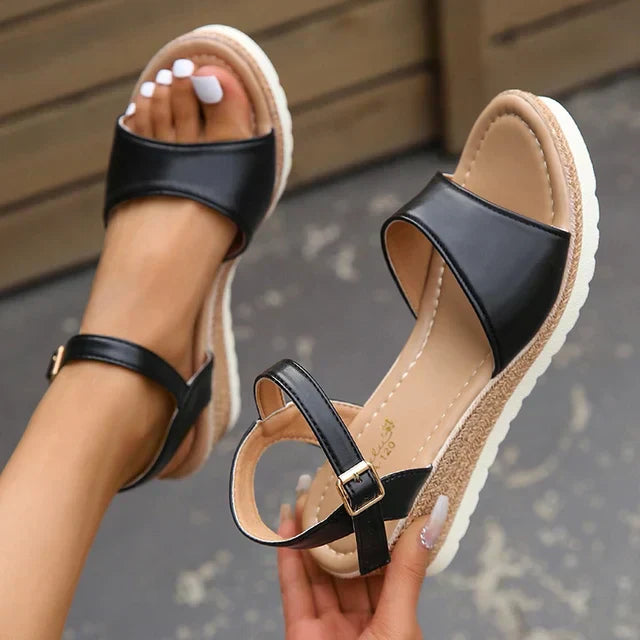 Heidi-Mode - Leichte Sandalen mit Keilabsatz und Schnalle