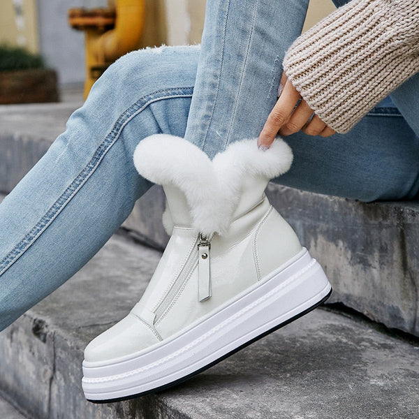 Knöchelhohe Boots mit Reißverschluss und breiter Sohle